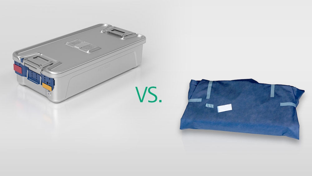 Il professionista sanitario esamina i risultati chiave di uno studio: Contenitori sterili vs. involucro monouso sul suo PC