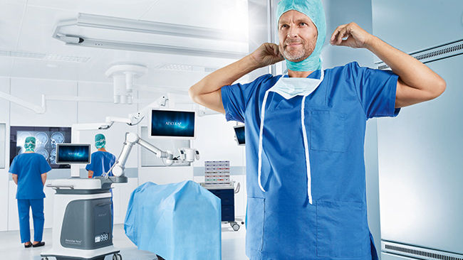Chirurghi in posizione eretta grazie a una migliore ergonomia